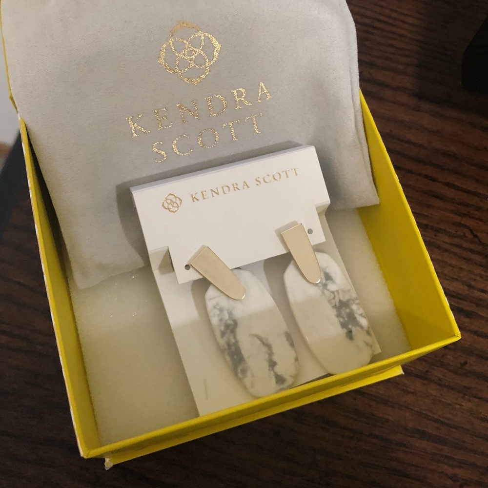 Howlite Aragon earrings